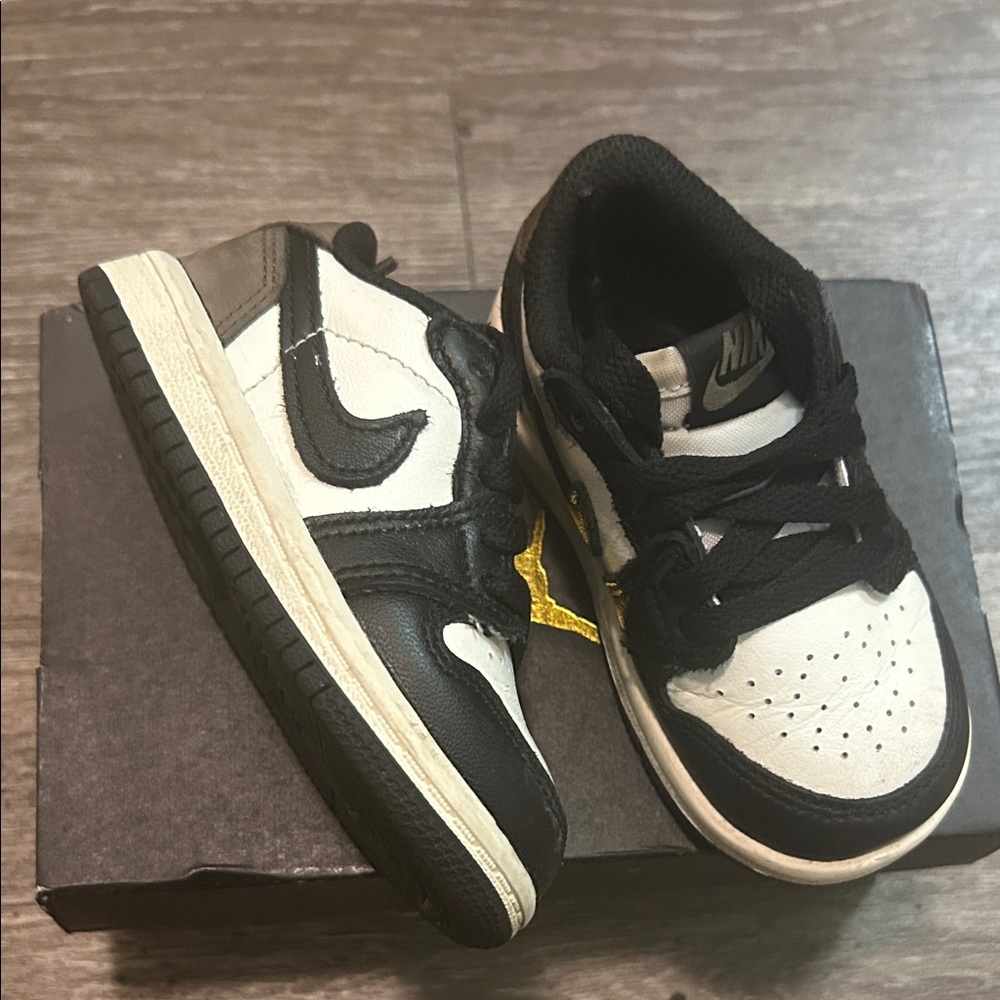 Nike Kids Black and White Sneakers